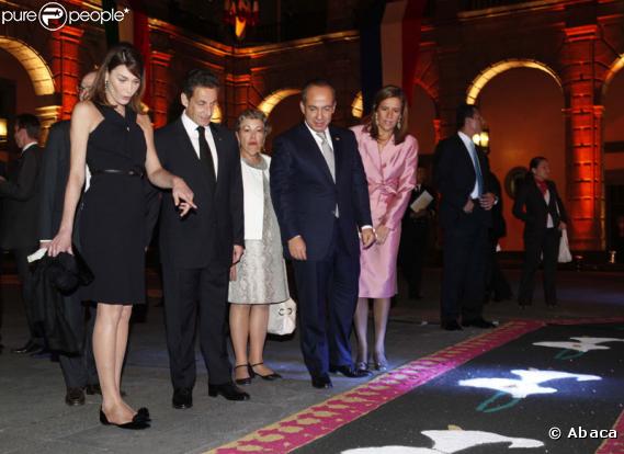 Cependant, Carla Bruni ne peut s'empêcher de poser des questions !