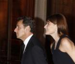 La curiosité n'est pas un vilain défaut ce soir-là pour Nicolas Sarkozy et Carla Bruni. 