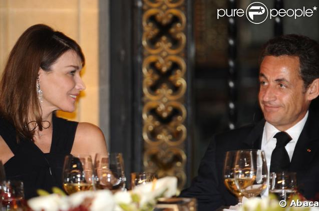 Le couple fusionnel s'échange des regards  qui traduisent leur complicité à toute épreuve 