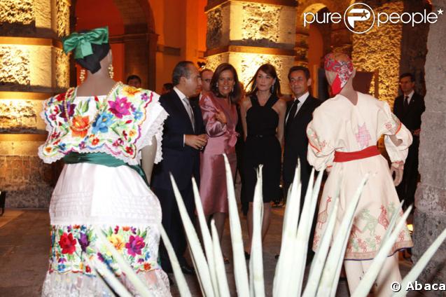 Festival de couleurs pittoresques, le couple français découvre tout des traditions de leur pays d'accueil 