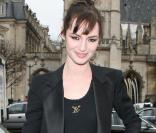 Louise Bourgoin joue les belles au défilé Vuitton le 12 mars 2009