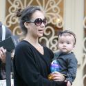 Jessica Alba de retour à Los Angeles... son mari et sa fille sont aux anges !