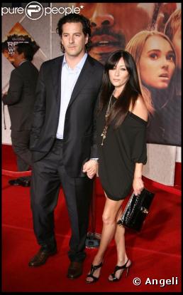 Shannen Doherty porte la même paire de sandales à talons que Laura Smet... Eh oui, les stars aussi se copient !