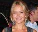 Becki Newton porte une paire de boots à bouts ouverts ! 