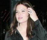 Mandy Moore porte une paire de sandales à franges  !