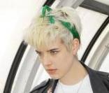 Agyness Deyn porte une paire de basket montantes  !