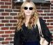 Julia Roberts en toute décontraction à son arrivée sur un plateau télé mardi. Manteau kimono cinturé + jean évasé = un look chic assuré. Avec les bonnes bottes et les lunettes parfaites, Julia Roberts brille par sa simplicite.