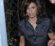 Eva Longoria à son anniversaire en robe-chemise rayée et escarpins noirs. Simple, sobre, chic, Eva Longoria dans toute sa splendeur.