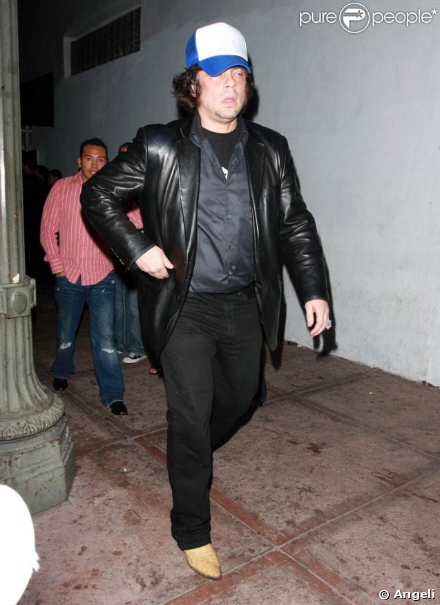 Eva Longoria n'en finit plus de recevoir ses amis, dont Benicio Del Toro, dans son restaurant Beso, pour son anniversaire ! il en a bien profité ! 