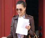 Jessica Alba qui sort... d'un cours de chant !