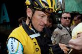 Lance Armstrong, blessé, déclarera certainement forfait pour le Giro... qu'en sera-t-il du Tour de France en juillet ?