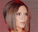 Victoria Beckham un véritable petit caméléon... Ici, les cheveux châtains à l'inauguration d'un Virgin à l'aéroport d'Heathrow en Angleterre, le 13 décembre 2007