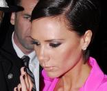  Posh est désormais brune... Mais pour combien de temps ?? A Londres le 13 mars 2009 à la sortie d'un restaurant. 