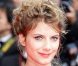 La comédienne Mélanie Laurent joue aussi les girouettes pour ses colorations. Le 21 mai 2008, elle a opté pour un châtain très clair à l'occasion du festival de Cannes 