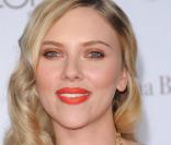 Fini le blond doré pour Scarlett, ici à la première du film  Vicky Cristina Barcelona  à L.A le 4 août 2008