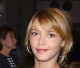 Emma a elle aussi eu sa période blonde lors du défilé Chanel le 10 octobre 2003