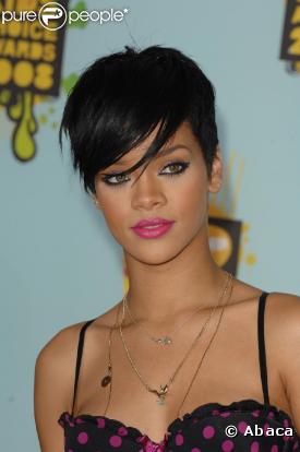 Rihanna : le fushia ça lui va ! Lors d'une soirée à L.a