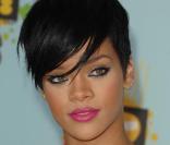 Rihanna : le fushia ça lui va ! Lors d'une soirée à L.a 