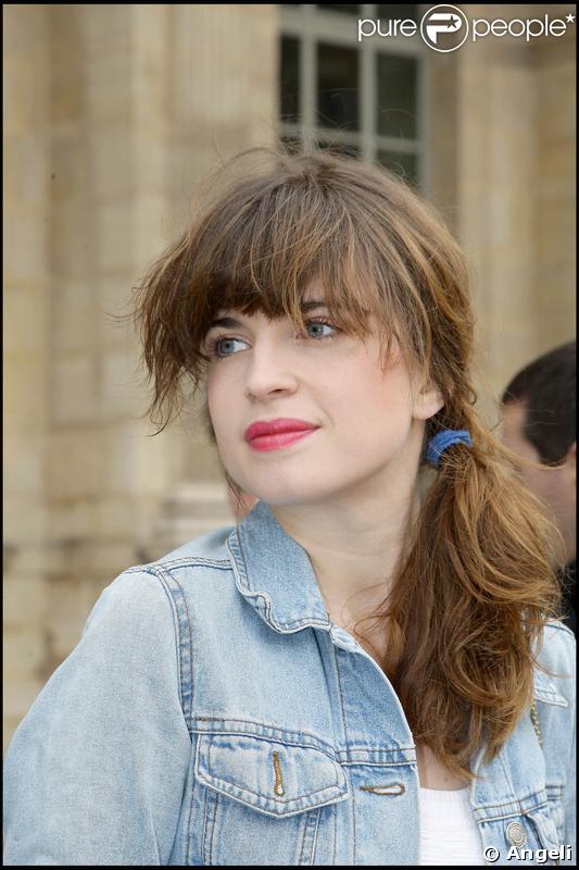 La douce Cécile Cassel très nature, la bouche rosée pour plus de sensualité ! Fashion Week parisienne, mars 2009 