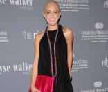 Heidi Montag en total look noir, qu'elle rehausse de la couleur phare du moment avec ses chaussures et sa pochette !  