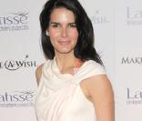 Angie Harmon Sehorn simple et chic à la soirée Latisse 