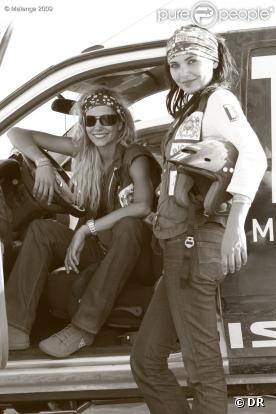 Alexandra Rosenfeld et Valérie Bègue en plein désert Marocain