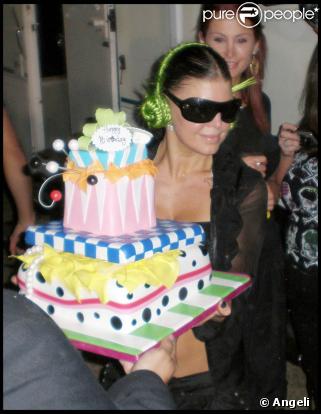 Fergie et son gâteau d'anniversaire ! Fais un voeu !