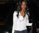 Jean troué top tendance et veste en cuir blanche pour la chanteuse de R'n'B Ciara 