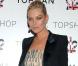 Kate Moss en robe bustier crème et verte sur laquelle elle superpose une veste de tailleur noire ! New York, le 1er avril à la soirée d'ouverture de la boutique TopShop ! 