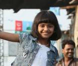 La petite Rubina Ali de Slumdog Millionnaire le 8 mars 2009 à Mumbai en Inde