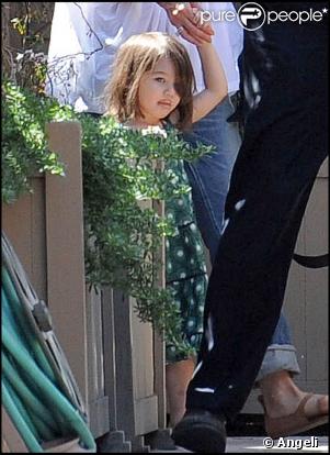 Suri Cruise à la sortie de l'église scientologue de Los Feliz