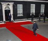 Nicolas Sarkozy arrive en solo au 10 Downing Street
