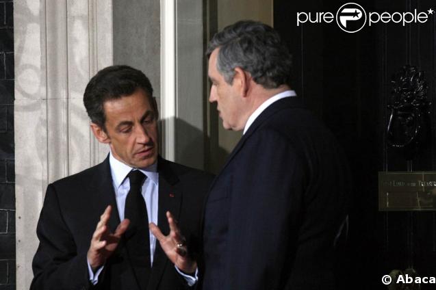 Gordon Brown et Nicolas Sarkozy sur le perron du 10 Downing Street