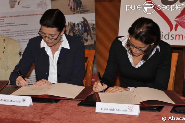  Caroline et Stéphanie de Monaco,  à la signature d'un accord d'engagement entre l'Amade Burundi, l'Amade Mondiale et Fight Aids Monaco. 03/04/09