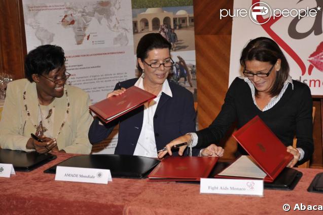  Spès Nihangaza,   Stéphanie et Caroline de Monaco,  à la signature d'un accord d'engagement entre l'Amade Burundi, l'Amade Mondiale et Fight Aids Monaco. 03/04/09