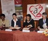  Spès Nihangaza, Caroline et Stéphanie de Monaco, ainsi que Franck Biancheri  à la signature d'un accord d'engagement entre l'Amade Burundi, l'Amade Mondiale et Fight Aids Monaco. 03/04/09 
