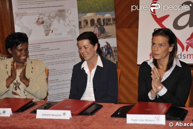  Spès Nihangaza, Caroline et Stéphanie de Monaco,  à la signature d'un accord d'engagement entre l'Amade Burundi, l'Amade Mondiale et Fight Aids Monaco. 03/04/09 