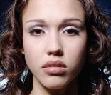 Jessica Alba, en 2000, à l'époque de Dark Angel...euh... y a matière, mais c'est pas vraiment ça... 