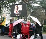 Ambiance de fans et de la ferveur populaire pour l'enterrement de Jade Goody