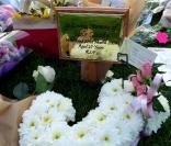 L'abondance de fleurs et d'hommages pour Jade Goody par les fans et une ferveur populaire incroyable ! 