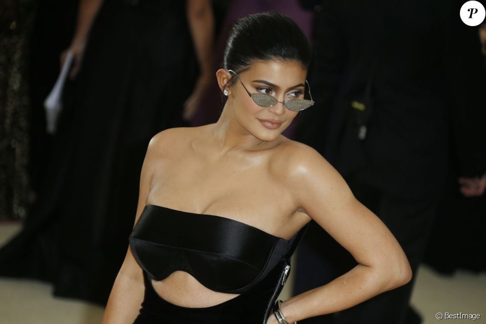 Kylie Jenner Ã  l'ouverture de l'exposition "Corps cÃ©lestes : Mode et imagerie catholique" pour le Met Gala Ã  New York, le 7 mai 2018.