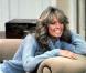 Farrah Fawcett inoubliable dans son rôle de Jill Munroe dans la série culte Drôles de dames . Un sourire bright, un brushing impecable et un look zéro défaut !