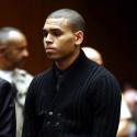 Chris Brown a plaidé... non-coupable ! Regardez, un vrai petit garçon au tribunal ! (réactualisé)