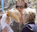 Camila Alves, Levi qui a réussi à prendre le chapeau, Matthew McConaughey et Kate Capshaw, lors de la grande après-midi organisée par Ron Meyer à l\'occasion des fêtes de Pâques, le 12 avril 2009, dans sa propriété de Malibu !