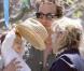 Camila Alves, Levi qui a réussi à prendre le chapeau, Matthew McConaughey et Kate Capshaw, lors de la grande après-midi organisée par Ron Meyer à l'occasion des fêtes de Pâques, le 12 avril 2009, dans sa propriété de Malibu !