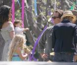 Camila Alves, Levi, Matthew McConaughey et Kate Capshaw, lors de la grande après-midi organisée par Ron Meyer à l\'occasion des fêtes de Pâques, le 12 avril 2009, dans sa propriété de Malibu !