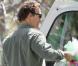Matthew McConaughey sort les neuneufs de son cocoffre, lors de la grande après-midi organisée par Ron Meyer à l'occasion des fêtes de Pâques, le 12 avril 2009, dans sa propriété de Malibu !