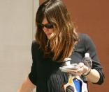Jennifer Garner et sa fille Violet, à la sortie de l'école