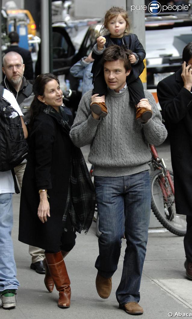 Jason Bateman, sa fille Francesca et sa femme Amanda dans les environs du tournage de The Baster dans lequel il joue avec Jennifer Aniston à New York le 13 avril 2009