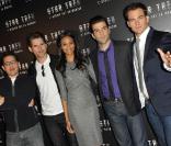 J.J. Abrams, Eric Bana, Zoe Saldana, Zachary Quinto et Chris Pine, lors du photocall du film Star Trek, de J.J. Abrams, au Park Hyatt de Paris, le 14 avril 2009 !